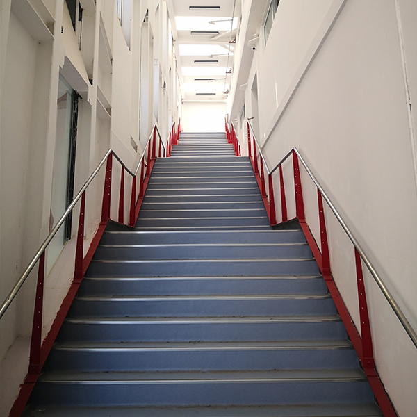 郵電大學藝術(shù)學院地面鋪裝完畢